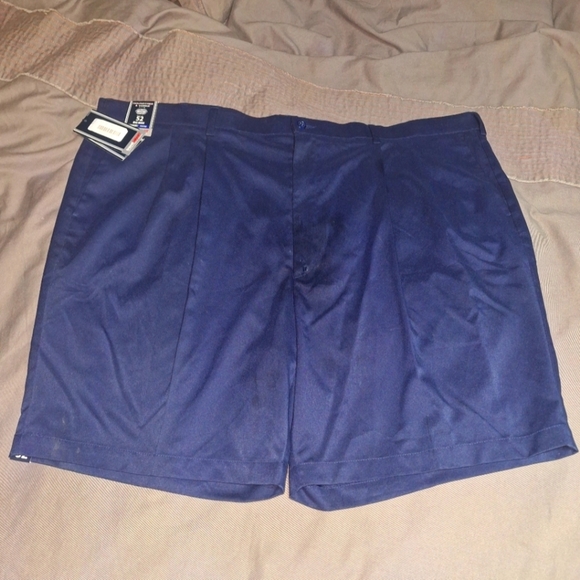 Roundtree and Yorke BigMan classiic fit pleated Navy Blue Shorts in a size 52. - Picture 1 of 8